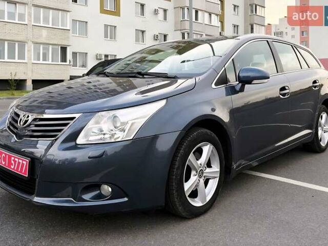 Серый Тойота Авенсис, объемом двигателя 1.6 л и пробегом 200 тыс. км за 8400 $, фото 1 на Automoto.ua