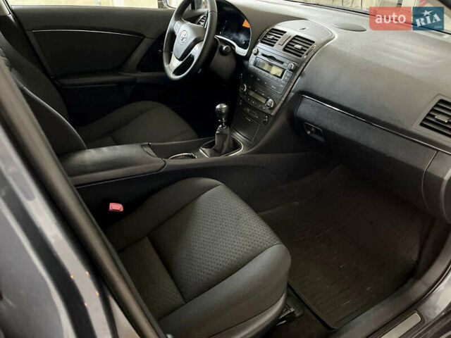 Серый Тойота Авенсис, объемом двигателя 2.23 л и пробегом 202 тыс. км за 9999 $, фото 6 на Automoto.ua