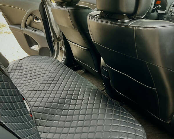 Серый Тойота Авенсис, объемом двигателя 2.23 л и пробегом 275 тыс. км за 8300 $, фото 16 на Automoto.ua