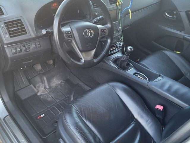 Серый Тойота Авенсис, объемом двигателя 2.2 л и пробегом 240 тыс. км за 8300 $, фото 3 на Automoto.ua