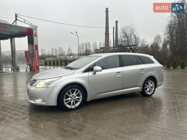 Сірий Тойота Авенсіс, об'ємом двигуна 2 л та пробігом 251 тис. км за 7999 $, фото 2 на Automoto.ua