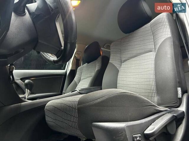 Сірий Тойота Авенсіс, об'ємом двигуна 2.23 л та пробігом 198 тис. км за 9800 $, фото 13 на Automoto.ua