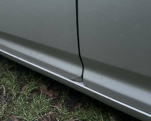 Серый Тойота Авенсис, объемом двигателя 2 л и пробегом 357 тыс. км за 6000 $, фото 1 на Automoto.ua