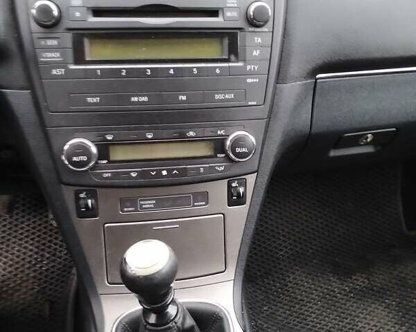 Серый Тойота Авенсис, объемом двигателя 2 л и пробегом 313 тыс. км за 8000 $, фото 6 на Automoto.ua