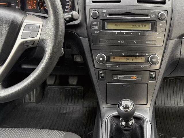 Серый Тойота Авенсис, объемом двигателя 1.6 л и пробегом 200 тыс. км за 8400 $, фото 23 на Automoto.ua