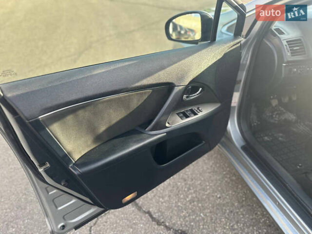 Сірий Тойота Авенсіс, об'ємом двигуна 2.23 л та пробігом 267 тис. км за 6700 $, фото 17 на Automoto.ua