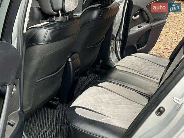 Серый Тойота Авенсис, объемом двигателя 2 л и пробегом 250 тыс. км за 6999 $, фото 52 на Automoto.ua