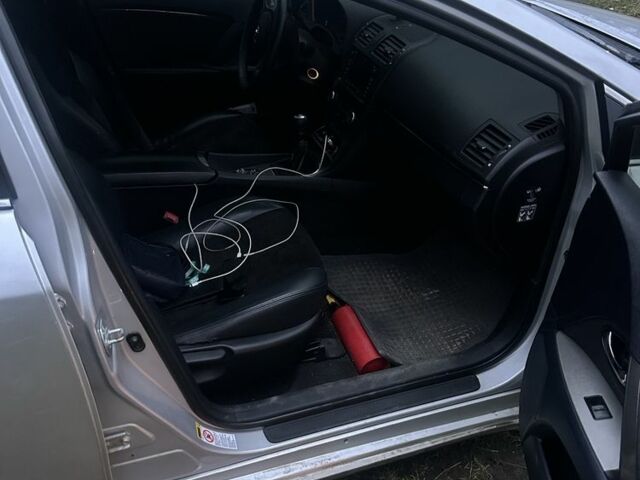 Сірий Тойота Авенсіс, об'ємом двигуна 2 л та пробігом 357 тис. км за 6000 $, фото 5 на Automoto.ua