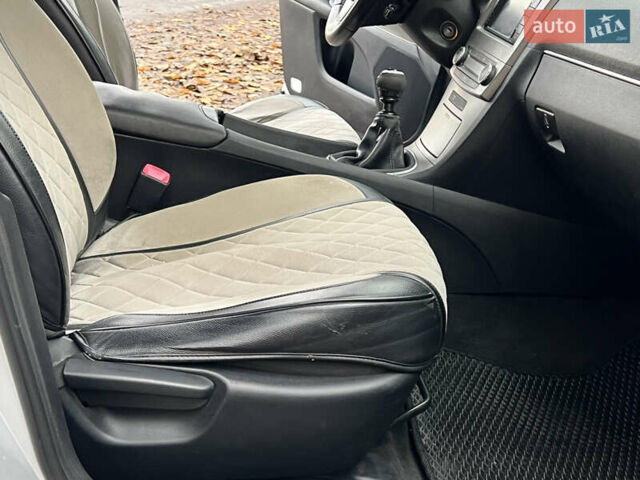 Серый Тойота Авенсис, объемом двигателя 2 л и пробегом 250 тыс. км за 6999 $, фото 44 на Automoto.ua