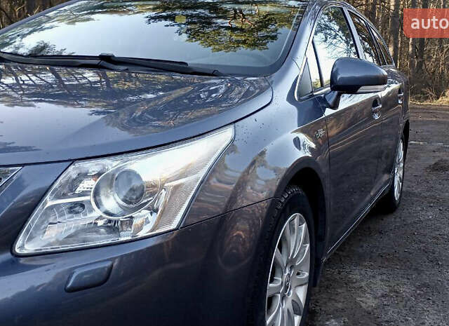 Серый Тойота Авенсис, объемом двигателя 2.23 л и пробегом 202 тыс. км за 9999 $, фото 2 на Automoto.ua