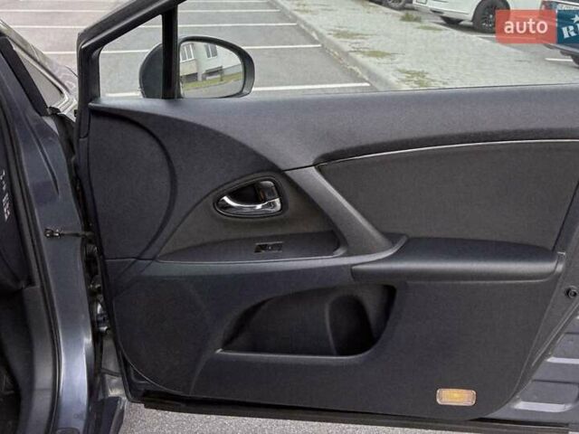 Серый Тойота Авенсис, объемом двигателя 1.6 л и пробегом 200 тыс. км за 8400 $, фото 29 на Automoto.ua