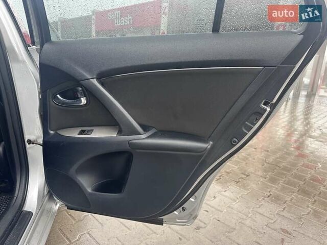 Сірий Тойота Авенсіс, об'ємом двигуна 2 л та пробігом 251 тис. км за 7999 $, фото 49 на Automoto.ua