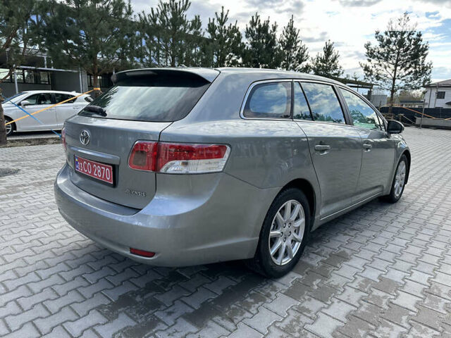 Серый Тойота Авенсис, объемом двигателя 2.2 л и пробегом 243 тыс. км за 9500 $, фото 2 на Automoto.ua