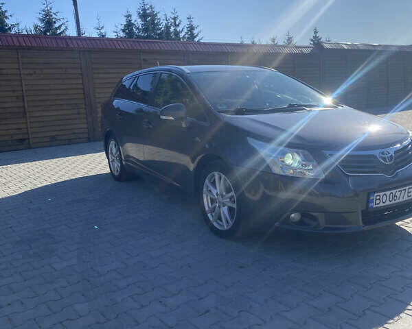 Серый Тойота Авенсис, объемом двигателя 2.2 л и пробегом 360 тыс. км за 8300 $, фото 1 на Automoto.ua