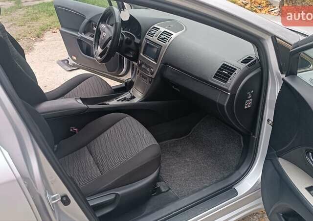 Серый Тойота Авенсис, объемом двигателя 2.23 л и пробегом 196 тыс. км за 9000 $, фото 1 на Automoto.ua