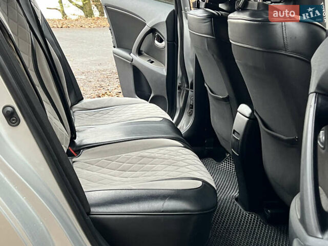 Серый Тойота Авенсис, объемом двигателя 2 л и пробегом 250 тыс. км за 6999 $, фото 47 на Automoto.ua