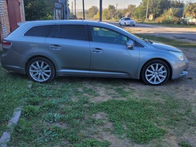 Серый Тойота Авенсис, объемом двигателя 2.2 л и пробегом 240 тыс. км за 8300 $, фото 2 на Automoto.ua