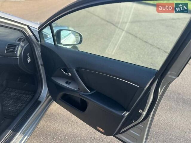 Серый Тойота Авенсис, объемом двигателя 2.2 л и пробегом 240 тыс. км за 6950 $, фото 24 на Automoto.ua
