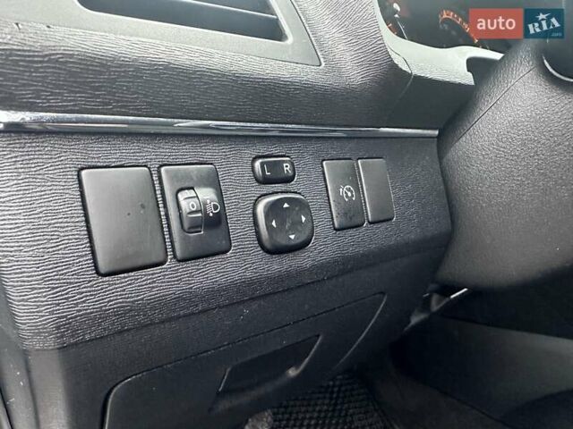 Сірий Тойота Авенсіс, об'ємом двигуна 2 л та пробігом 251 тис. км за 7999 $, фото 38 на Automoto.ua