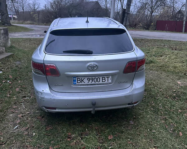 Серый Тойота Авенсис, объемом двигателя 2 л и пробегом 357 тыс. км за 6000 $, фото 3 на Automoto.ua