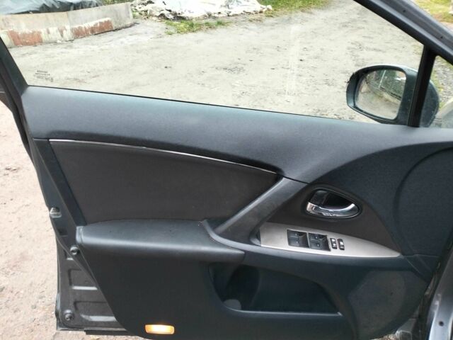 Серый Тойота Авенсис, объемом двигателя 2 л и пробегом 313 тыс. км за 8000 $, фото 12 на Automoto.ua