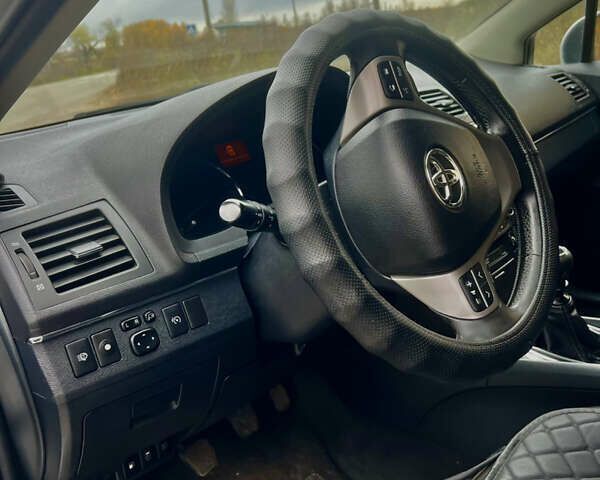 Серый Тойота Авенсис, объемом двигателя 2.23 л и пробегом 275 тыс. км за 8300 $, фото 11 на Automoto.ua