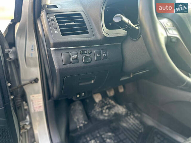 Сірий Тойота Авенсіс, об'ємом двигуна 2.23 л та пробігом 267 тис. км за 6700 $, фото 26 на Automoto.ua