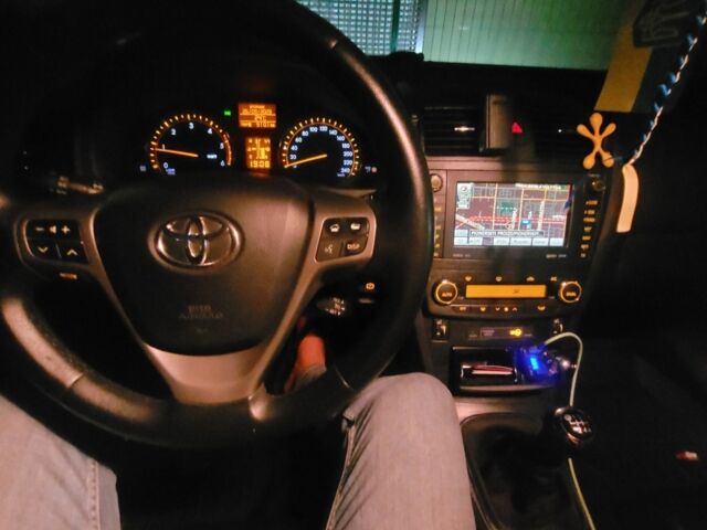 Серый Тойота Авенсис, объемом двигателя 2.2 л и пробегом 240 тыс. км за 8300 $, фото 4 на Automoto.ua