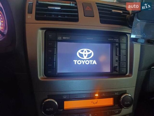 Серый Тойота Авенсис, объемом двигателя 2 л и пробегом 227 тыс. км за 8350 $, фото 1 на Automoto.ua