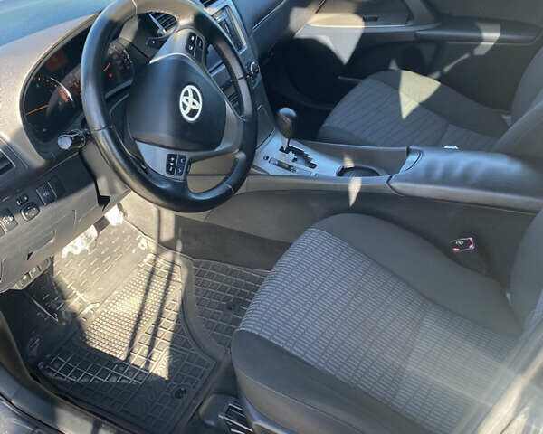 Серый Тойота Авенсис, объемом двигателя 2.2 л и пробегом 359 тыс. км за 8500 $, фото 6 на Automoto.ua