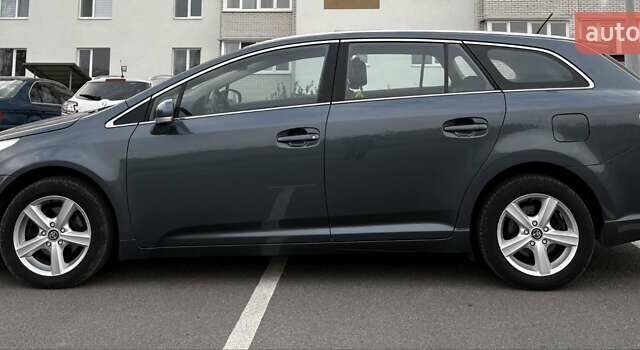 Серый Тойота Авенсис, объемом двигателя 1.6 л и пробегом 200 тыс. км за 8400 $, фото 4 на Automoto.ua