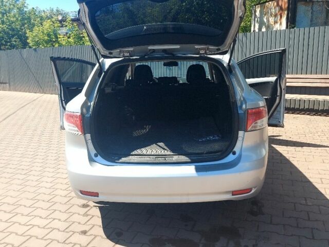 Серый Тойота Авенсис, объемом двигателя 2.2 л и пробегом 290 тыс. км за 8700 $, фото 5 на Automoto.ua