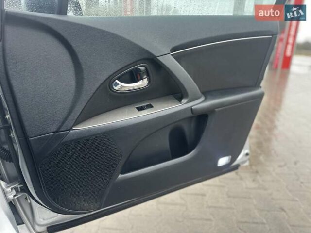 Сірий Тойота Авенсіс, об'ємом двигуна 2 л та пробігом 251 тис. км за 7999 $, фото 55 на Automoto.ua