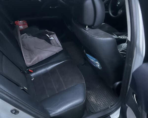 Серый Тойота Авенсис, объемом двигателя 2 л и пробегом 357 тыс. км за 6000 $, фото 6 на Automoto.ua