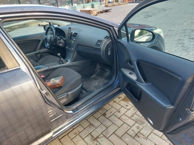 Сірий Тойота Авенсіс, об'ємом двигуна 2 л та пробігом 301 тис. км за 4076 $, фото 11 на Automoto.ua