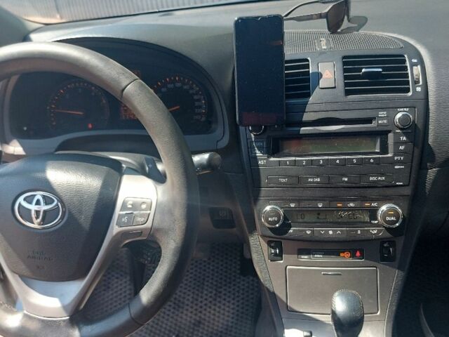 Серый Тойота Авенсис, объемом двигателя 2.2 л и пробегом 290 тыс. км за 8700 $, фото 3 на Automoto.ua