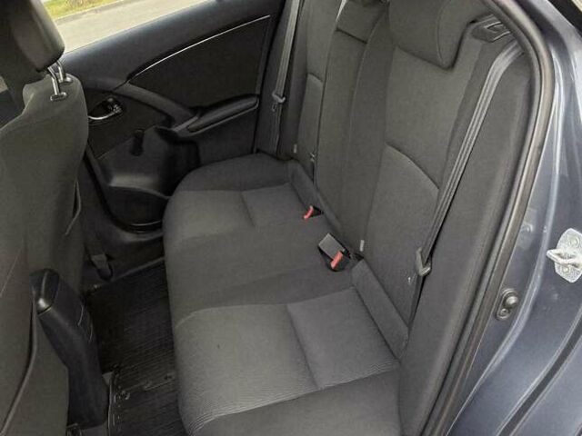 Серый Тойота Авенсис, объемом двигателя 1.6 л и пробегом 200 тыс. км за 8400 $, фото 24 на Automoto.ua