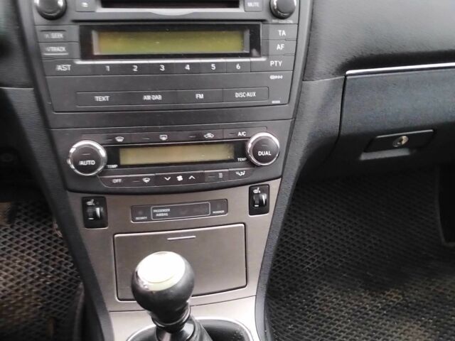 Серый Тойота Авенсис, объемом двигателя 2 л и пробегом 313 тыс. км за 8000 $, фото 6 на Automoto.ua