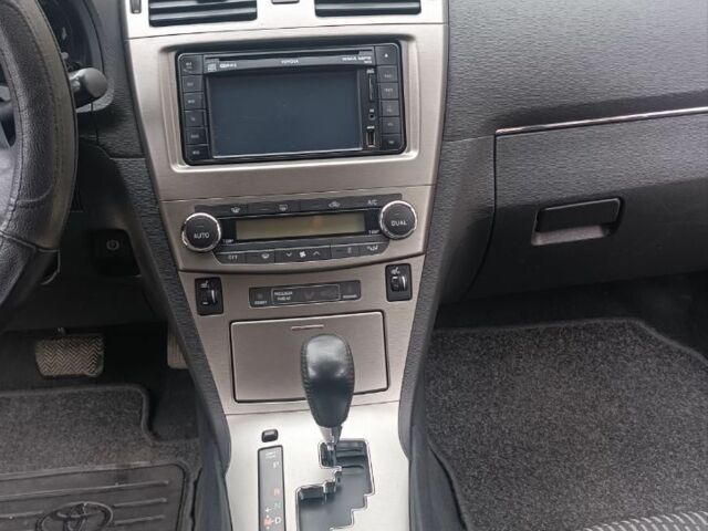 Серый Тойота Авенсис, объемом двигателя 2.2 л и пробегом 189 тыс. км за 9000 $, фото 6 на Automoto.ua