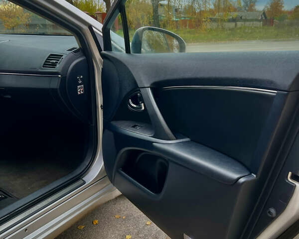 Серый Тойота Авенсис, объемом двигателя 2.23 л и пробегом 275 тыс. км за 8300 $, фото 13 на Automoto.ua