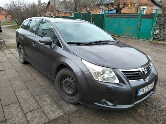 Серый Тойота Авенсис, объемом двигателя 2 л и пробегом 313 тыс. км за 8000 $, фото 2 на Automoto.ua