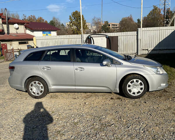 Серый Тойота Авенсис, объемом двигателя 2 л и пробегом 180 тыс. км за 9300 $, фото 5 на Automoto.ua