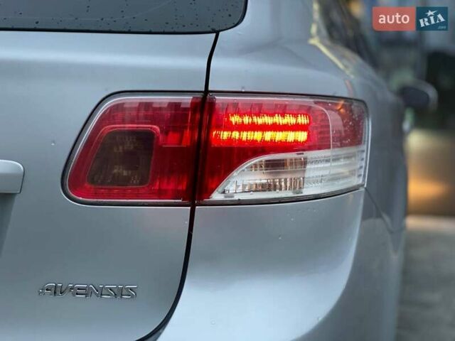 Серый Тойота Авенсис, объемом двигателя 1.99 л и пробегом 200 тыс. км за 9490 $, фото 13 на Automoto.ua