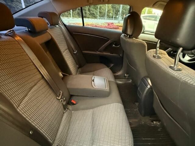 Тойота Авенсіс 2011 у Харкові на Automoto.ua Сірий Тойота Авенсіс, об'ємом двигуна 1.8 л та пробігом 213 тис. км за 7400 $, фото 4 на Automoto.ua