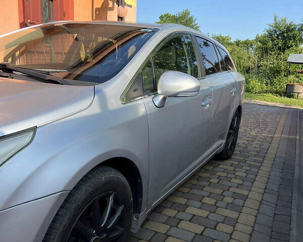 Серый Тойота Авенсис, объемом двигателя 2.2 л и пробегом 233 тыс. км за 8990 $, фото 2 на Automoto.ua