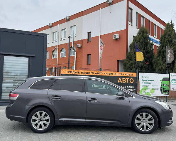 Серый Тойота Авенсис, объемом двигателя 2 л и пробегом 240 тыс. км за 9650 $, фото 4 на Automoto.ua