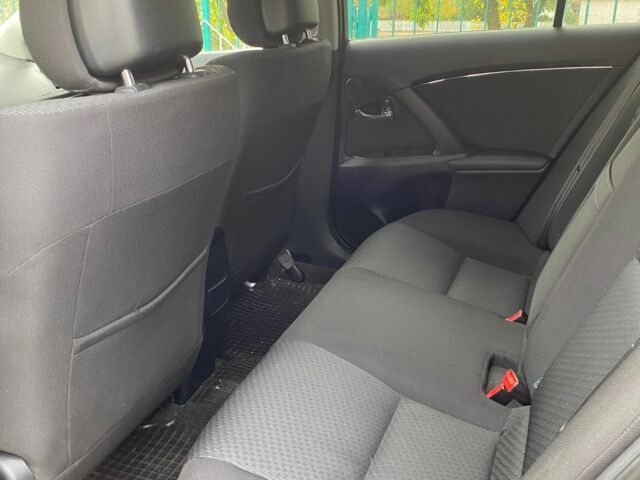 Серый Тойота Авенсис, объемом двигателя 2.2 л и пробегом 335 тыс. км за 9500 $, фото 12 на Automoto.ua