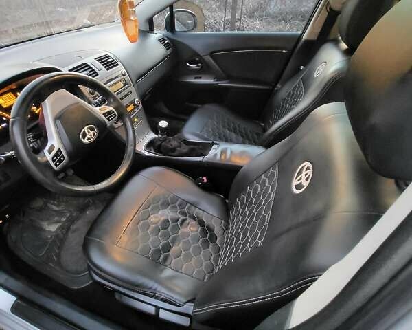 Серый Тойота Авенсис, объемом двигателя 2 л и пробегом 291 тыс. км за 8800 $, фото 15 на Automoto.ua
