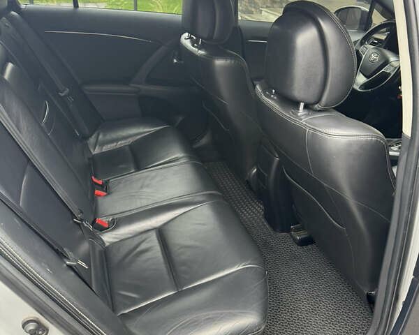 Серый Тойота Авенсис, объемом двигателя 2.2 л и пробегом 243 тыс. км за 9400 $, фото 10 на Automoto.ua