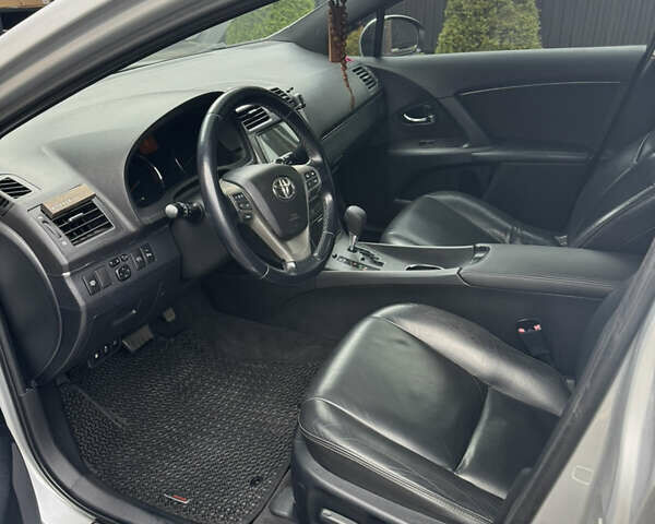 Серый Тойота Авенсис, объемом двигателя 2.2 л и пробегом 243 тыс. км за 9400 $, фото 7 на Automoto.ua